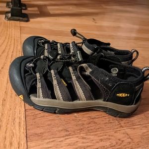Kid's Keen Size 4